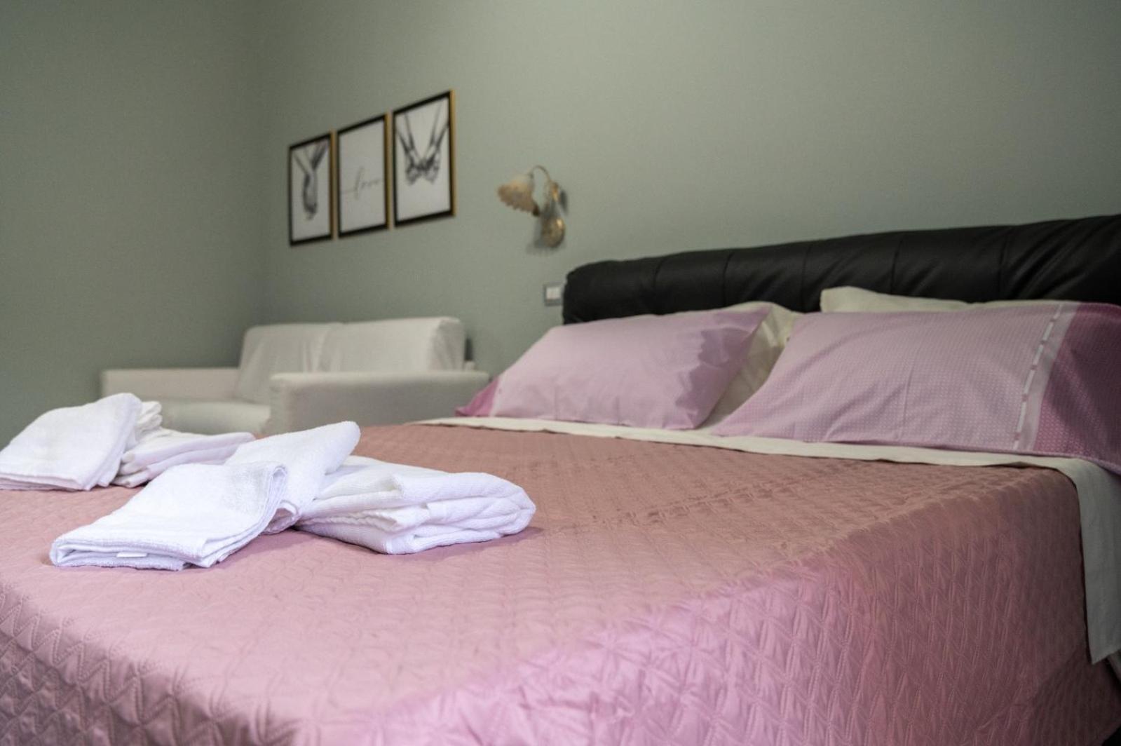 Queen'S Apartament คาตาเนีย ภายนอก รูปภาพ