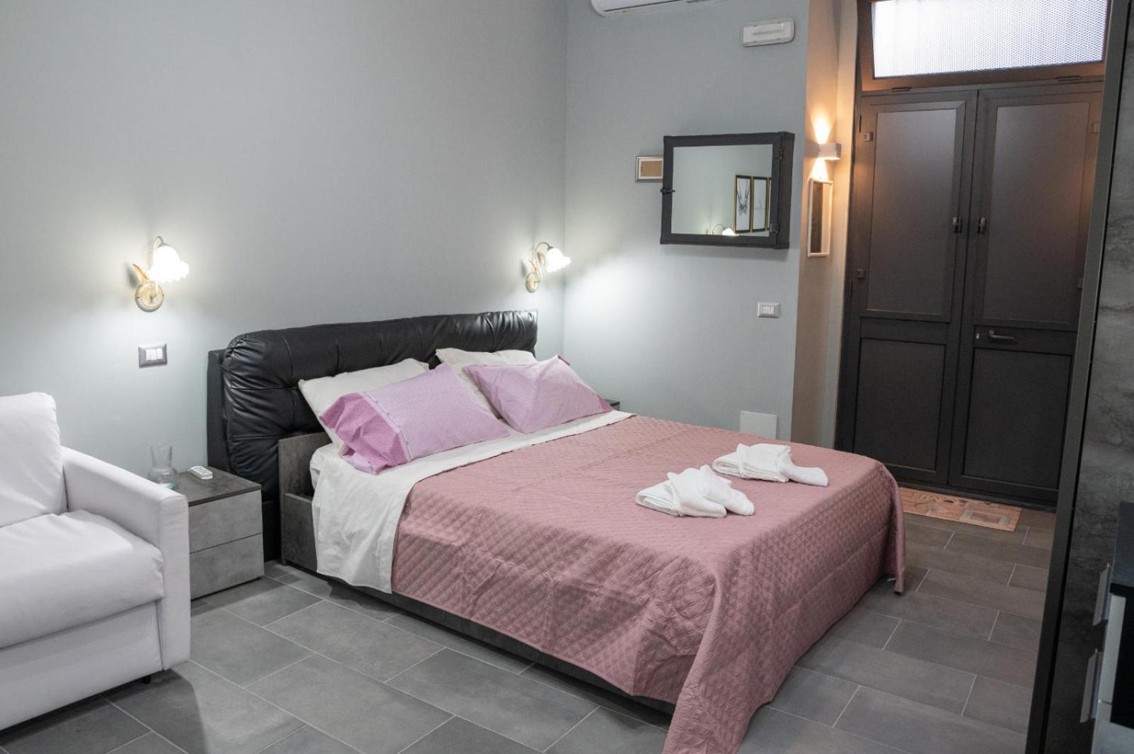 Queen'S Apartament คาตาเนีย ภายนอก รูปภาพ